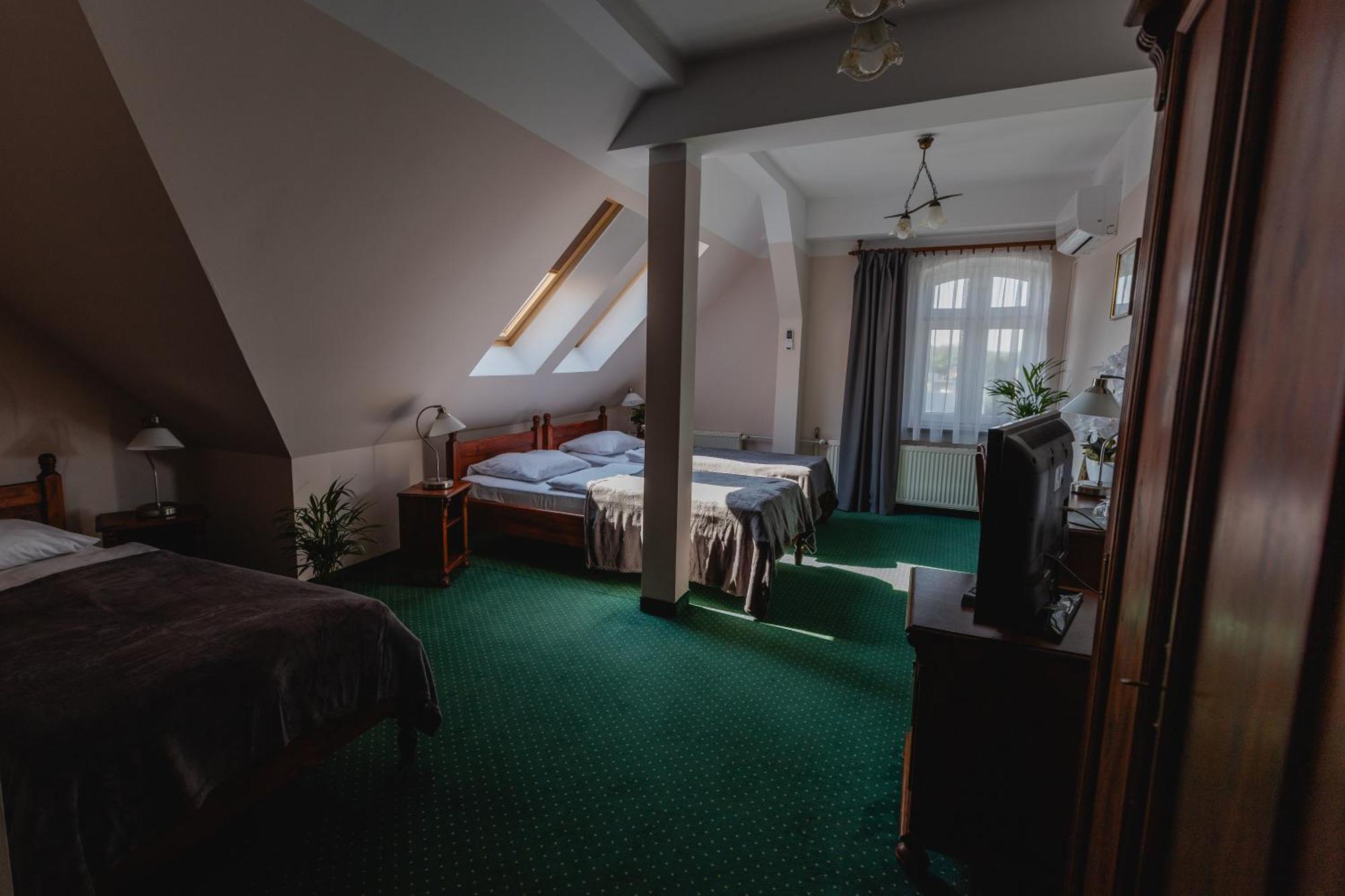 Hotel Aslan Tarnowskie Góry 外观 照片